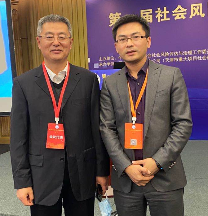 原中央维稳办调研室主任孔祥涛与潘总合影